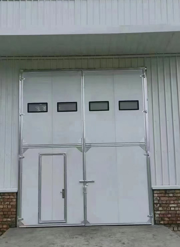 银川工业门在设备装配车间出入口的实施记录