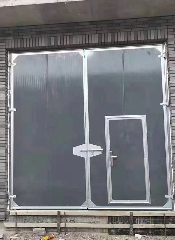 银川工业平开门在大型设备制造车间的应用实例